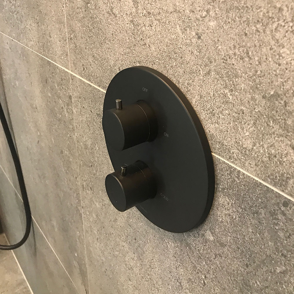 content 11b zwarte badkamer hendriks badkamers tegels sanitair sheerenberg